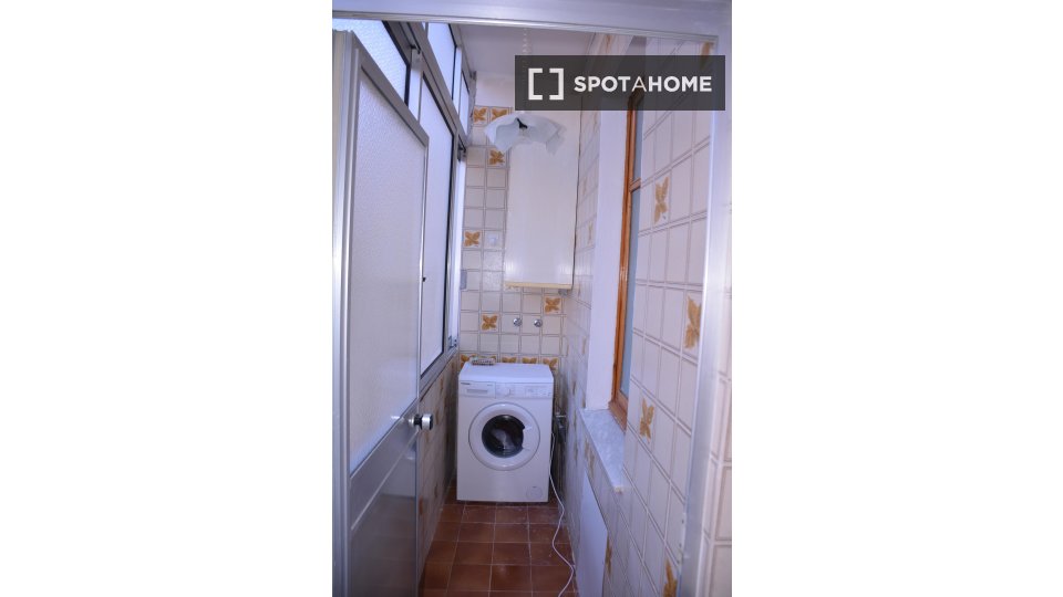 Immagine 8 di Camera condivisa in affitto  in Via Lombardia a Cagliari