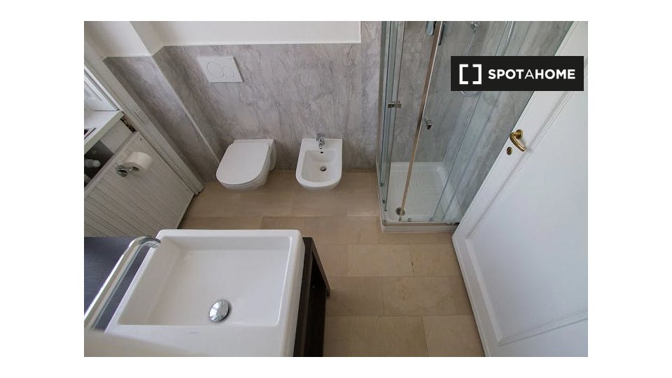 Immagine 9 di Appartamento in affitto  in Via dei Piatti a Milano