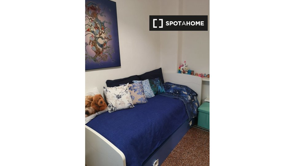 Immagine 7 di Camera condivisa in affitto  in Via Montevideo a Genova