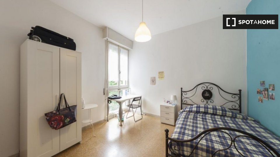 Immagine 3 di Camera condivisa in affitto  in Via Giovanni Targioni Tozzetti a Firenze