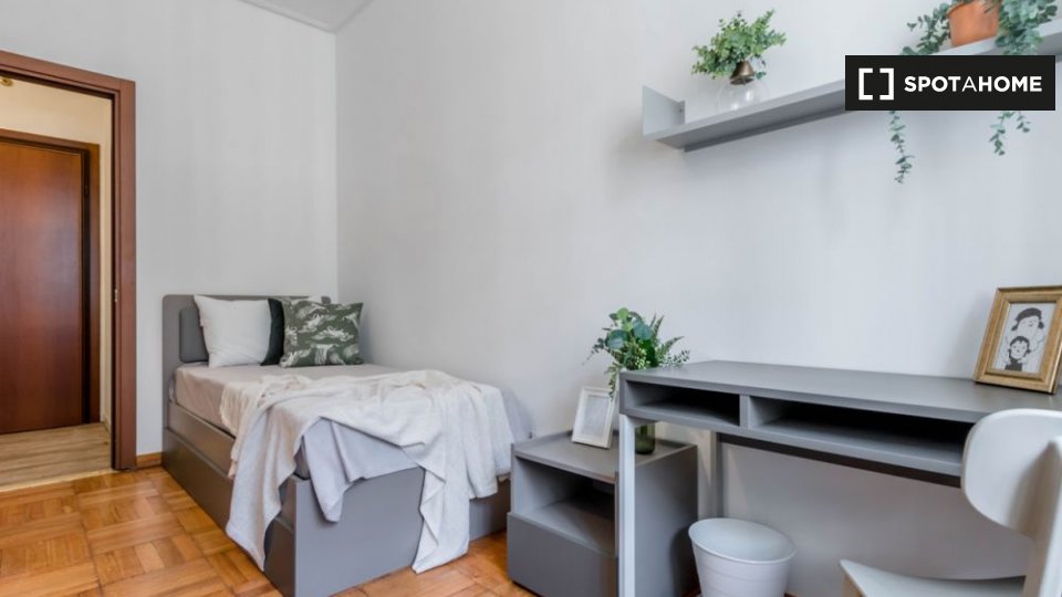 Immagine 17 di Camera condivisa in affitto  in Via Renato Fucini a Milano