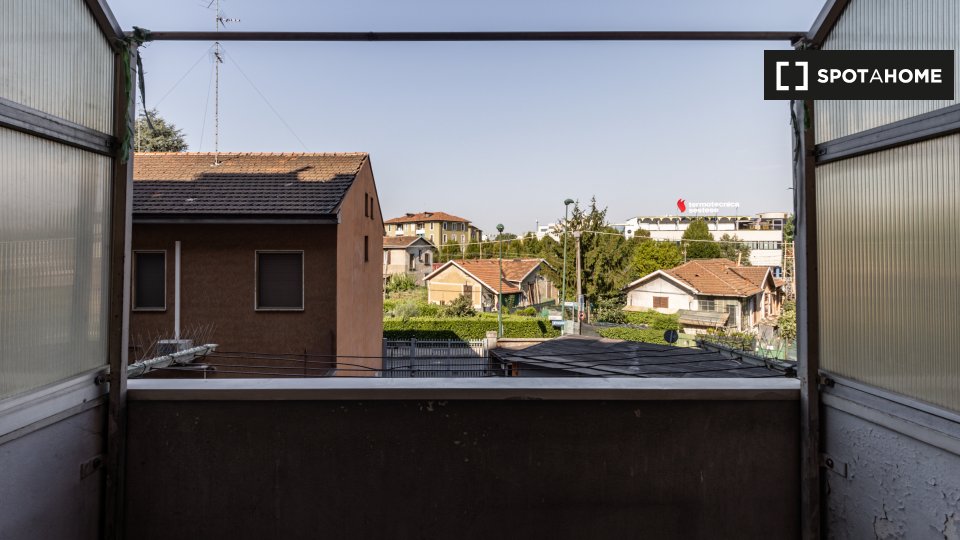 Immagine 9 di Camera condivisa in affitto  in Via Bruno Buozzi a Sesto San Giovanni