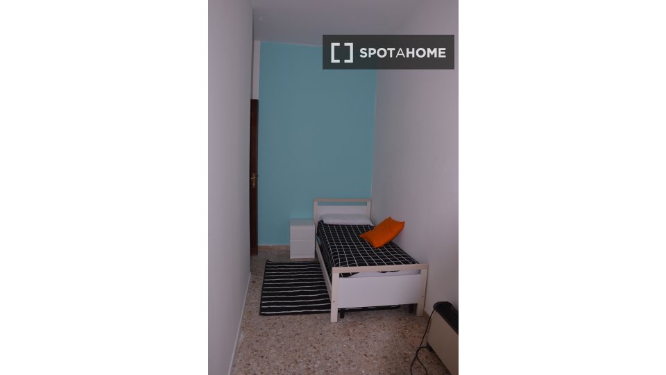 Immagine 14 di Camera condivisa in affitto  in Via dei Giudicati n a Cagliari