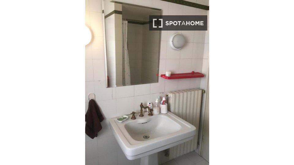 Immagine 14 di Camera condivisa in affitto  in Via Santa Croce a Bologna