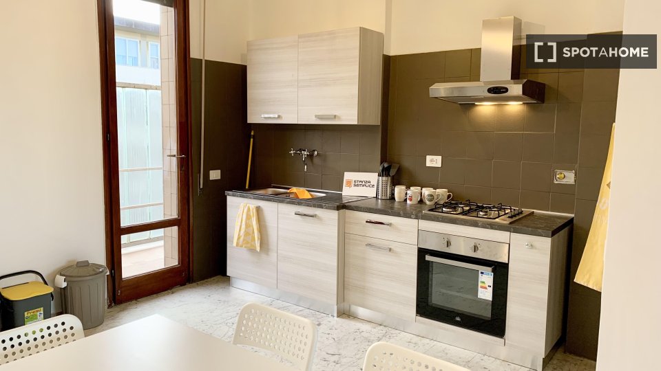 Immagine 11 di Camera condivisa in affitto  in VIALE F. REDI a Firenze