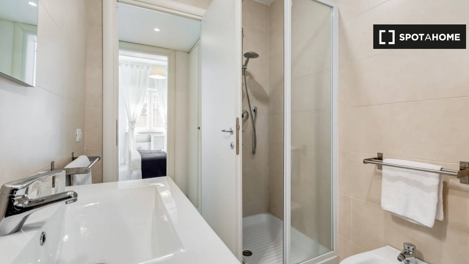 Immagine 5 di Ufficio in affitto  in Via Gualtiero Serafino a Roma