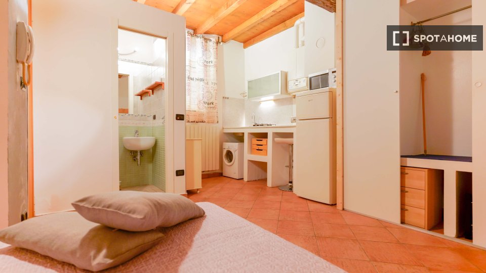 Immagine 12 di Ufficio in affitto  in Via Mirasole a Bologna