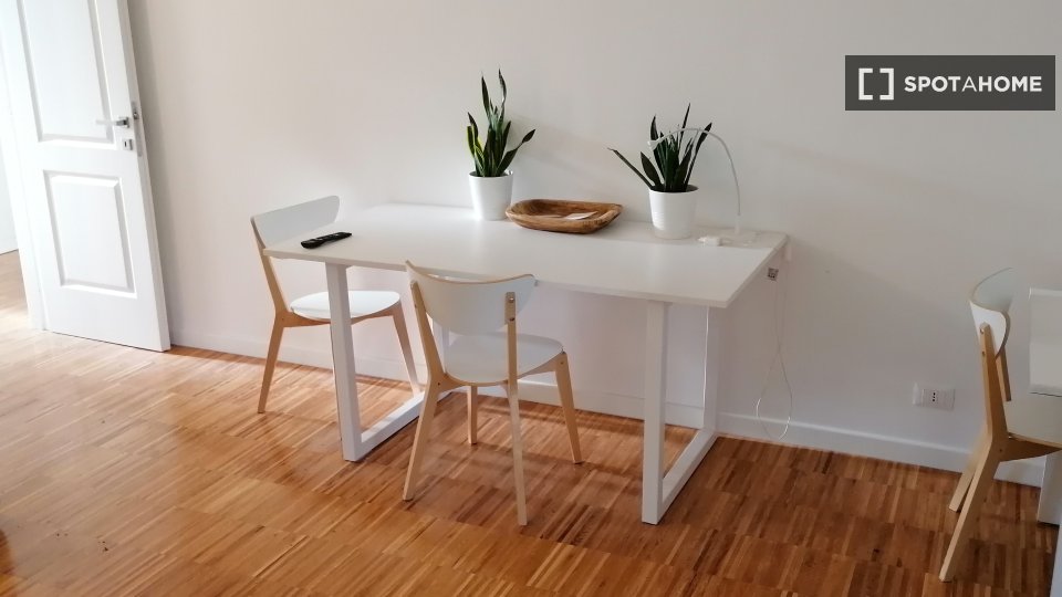 Immagine 17 di Camera condivisa in affitto  in Via dei Monti Lepini a Roma