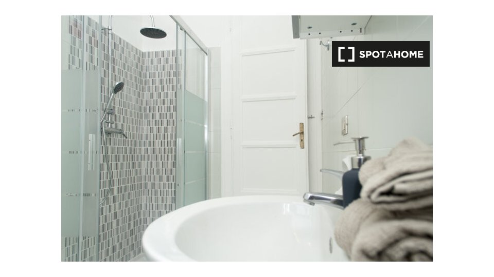 Immagine 7 di Camera condivisa in affitto  in Via Aldo Barbaro a Torino