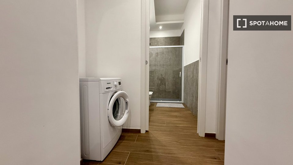 Immagine 9 di Camera condivisa in affitto  in Via Cesana a Torino