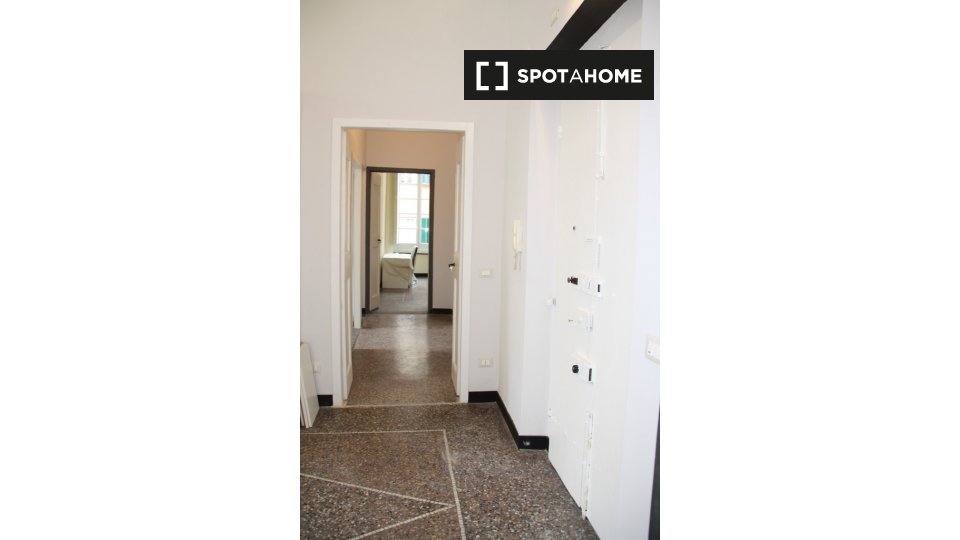Immagine 1 di Camera condivisa in affitto  in Piazza del Campo a Genova