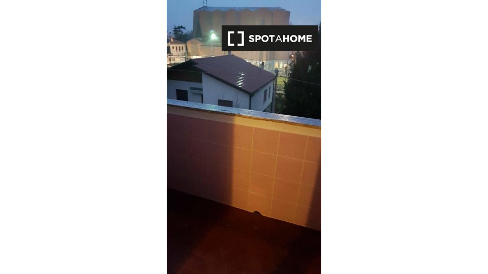 Immagine 4 di Camera condivisa in affitto  in Via Guido Puchetti a Padova