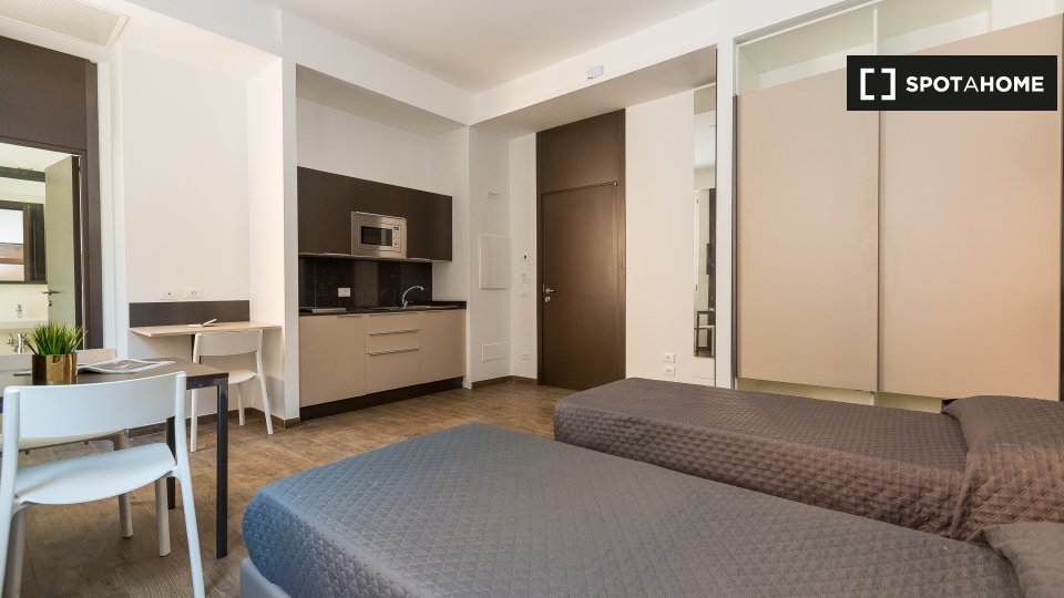 Immagine 3 di Ufficio in affitto  in Via della Marranella a Roma