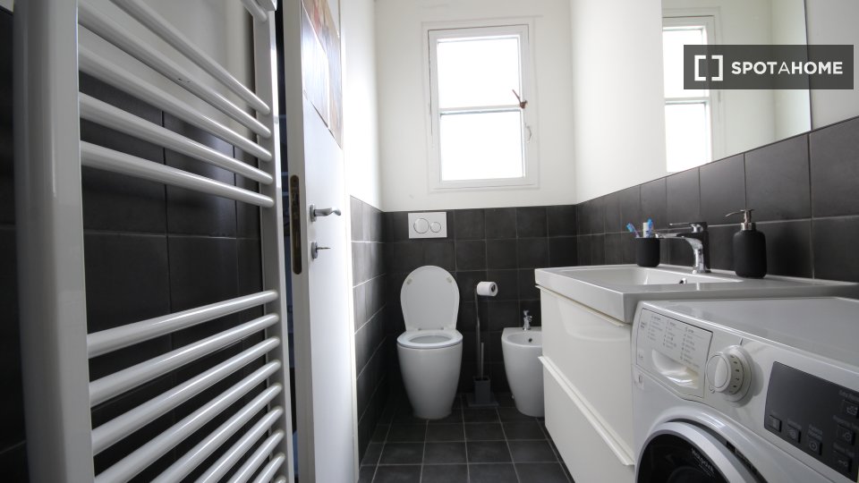 Immagine 10 di Appartamento in affitto  in Via Lodovico Castelvetro a Milano