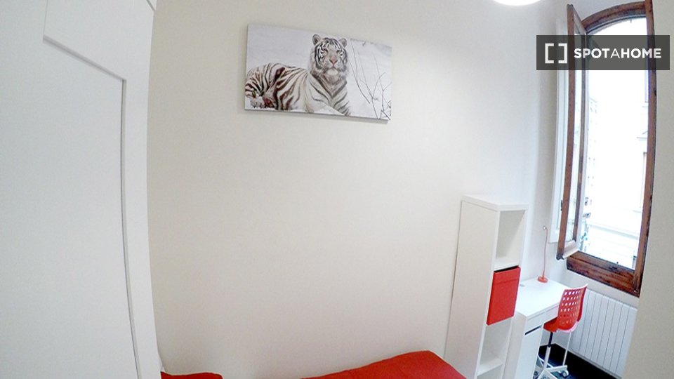 Immagine 5 di Camera condivisa in affitto  in Via della Cernaia a Firenze