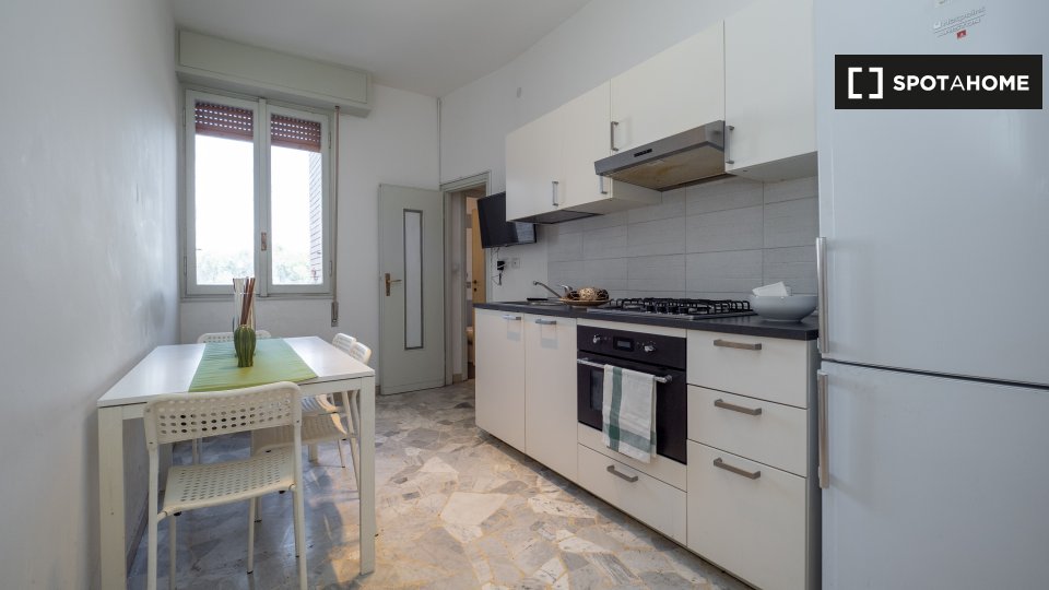 Immagine 17 di Camera condivisa in affitto  in Via Fratelli Rosselli a Milano