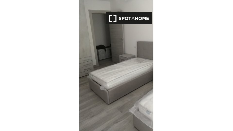 Immagine 2 di Camera condivisa in affitto  in Via Demonte a Milano