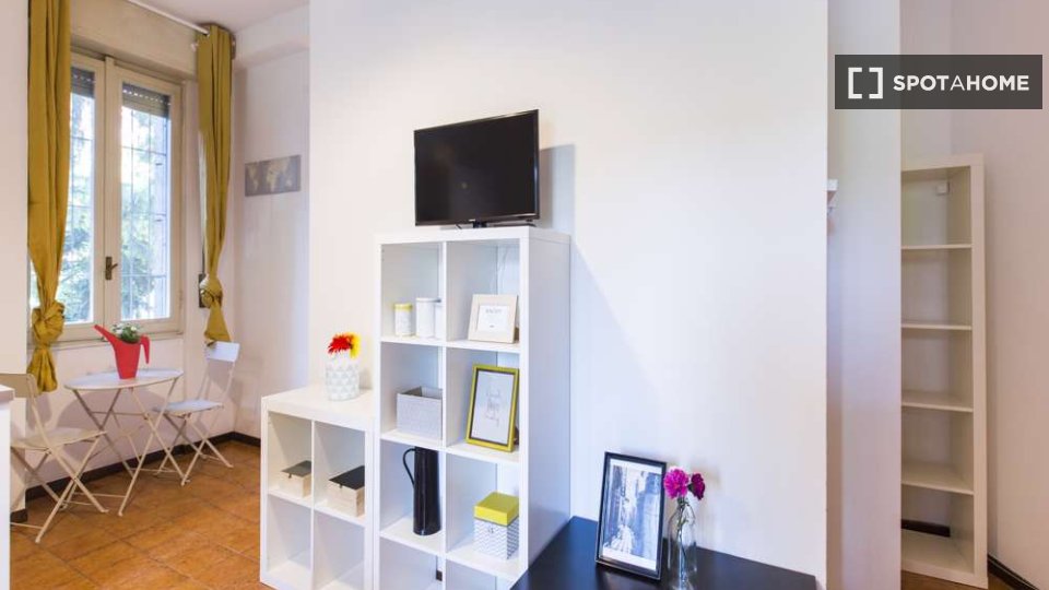 Immagine 2 di Camera condivisa in affitto  in Via Bartolomeo d'Alviano a Milano