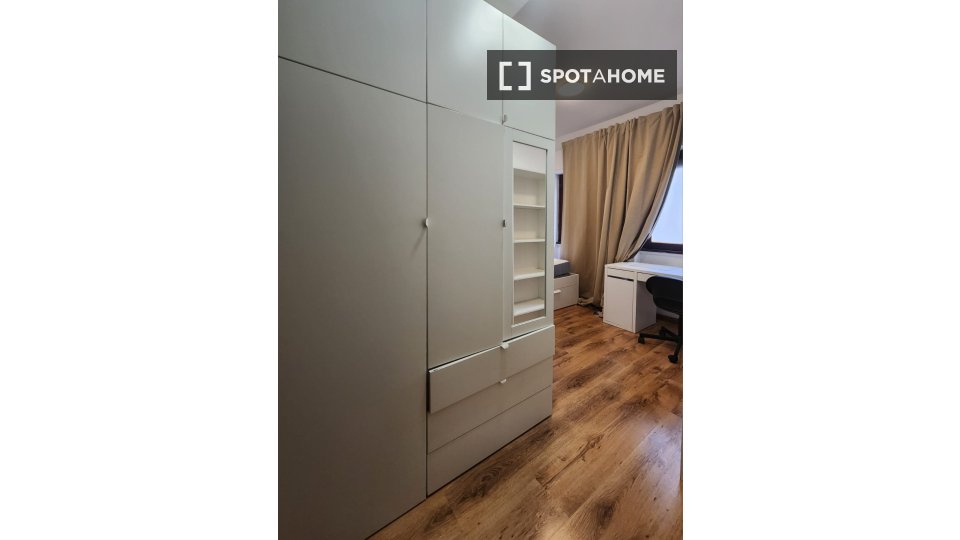 Immagine 6 di Camera condivisa in affitto  in Largo Luigi Antonelli a Roma