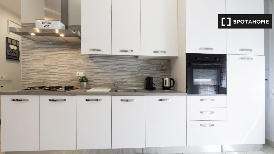 Immagine 13 di Appartamento in affitto  in Via Pasubio a Bologna