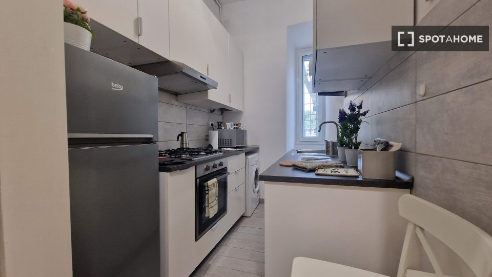 Immagine 14 di Camera condivisa in affitto  in Via Ostiense a Roma