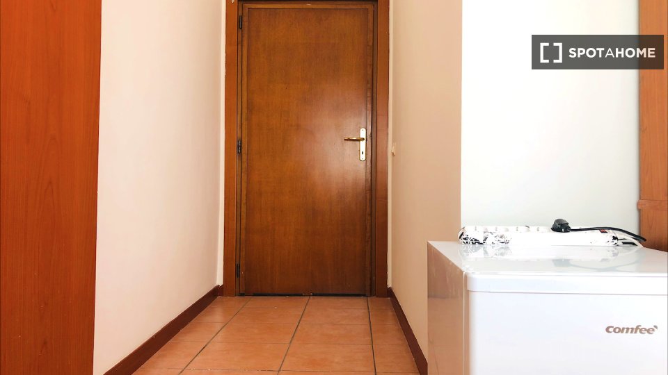 Immagine 4 di Camera condivisa in affitto  in Via Alessandro Brisse a Roma