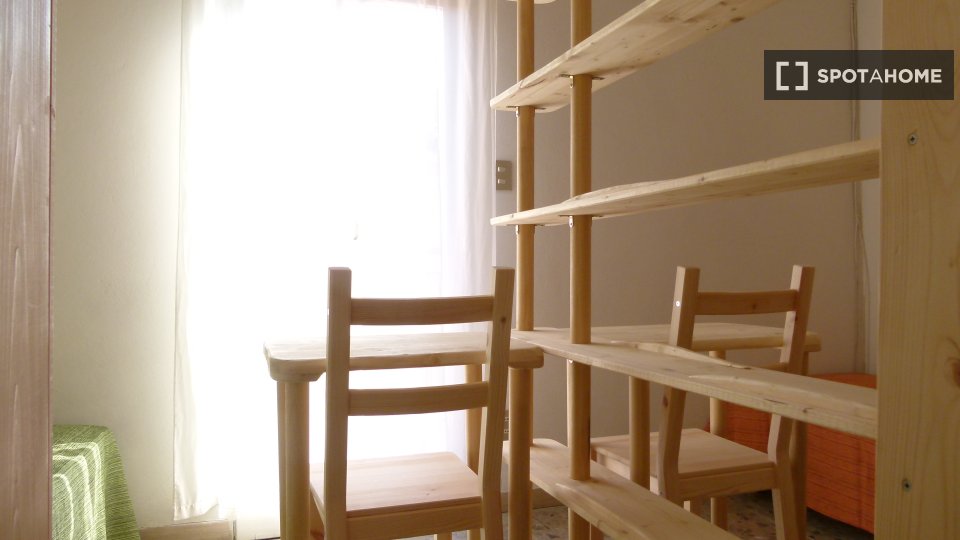 Immagine 4 di Camera condivisa in affitto  in Via Palestro a Bologna