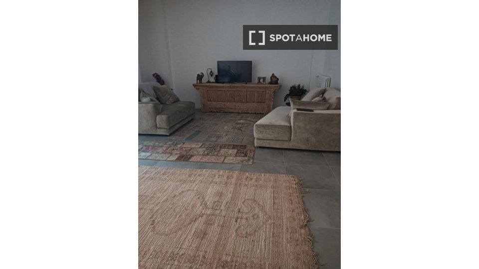 Immagine 3 di Camera condivisa in affitto  in Via Ippolito Nievo a Roma