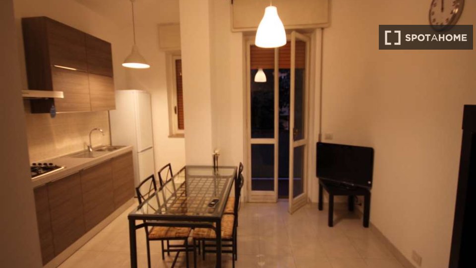 Immagine 5 di Camera condivisa in affitto  in Via Emilio De Marchi a Milano