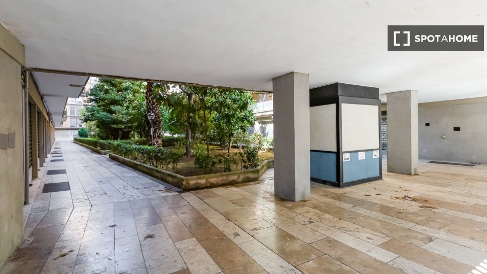 Immagine 18 di Camera condivisa in affitto  in Via Ostiense a Roma