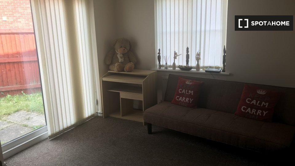 Immagine 10 di Camera condivisa in affitto  in Oakford Cl a 