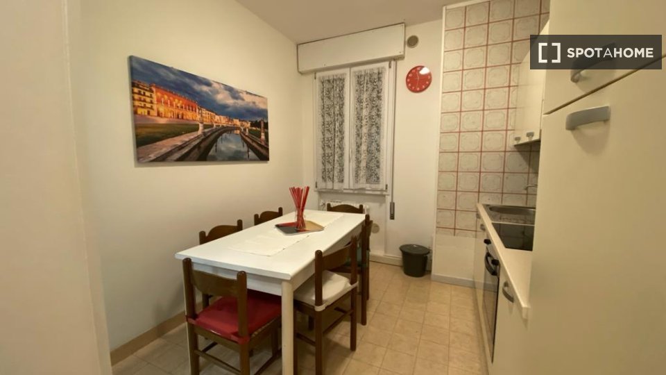 Immagine 6 di Camera condivisa in affitto  in Via Tripoli a Padova