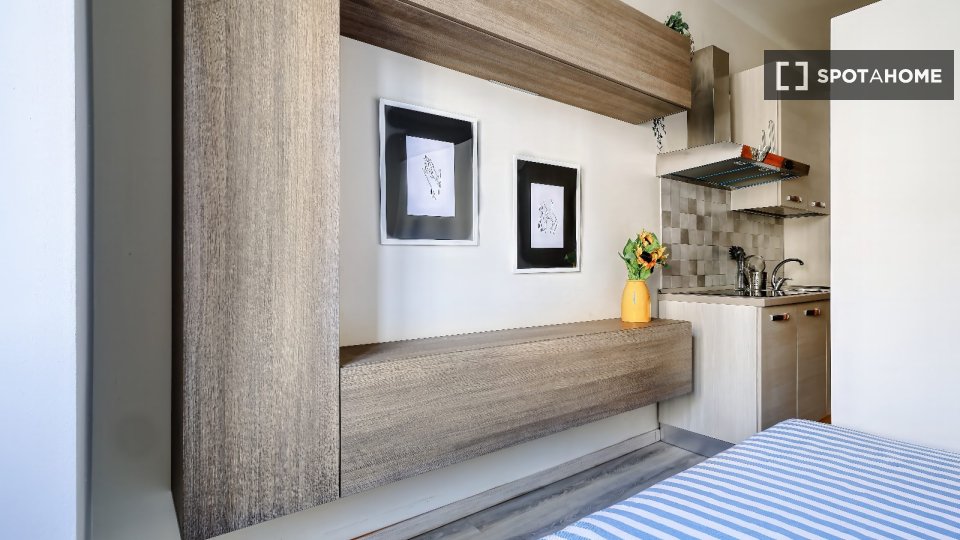 Immagine 6 di Ufficio in affitto  in Via Vigevano a Milano