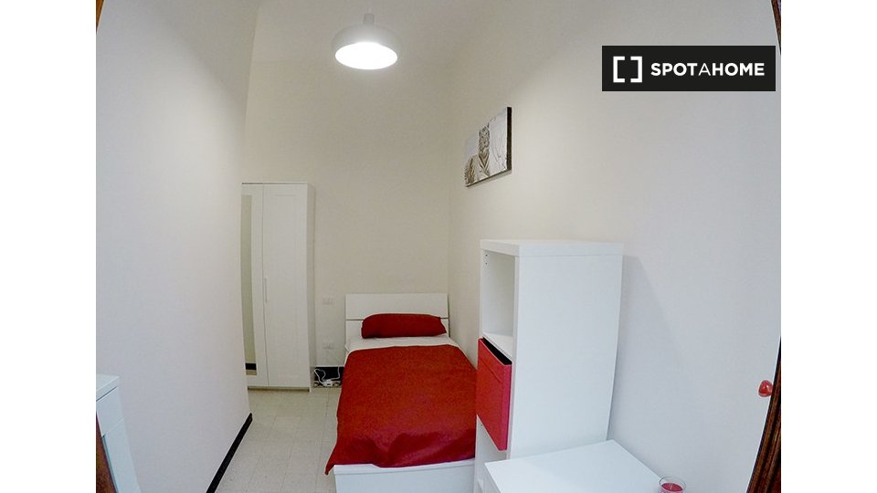 Immagine 2 di Camera condivisa in affitto  in Via della Cernaia a Firenze