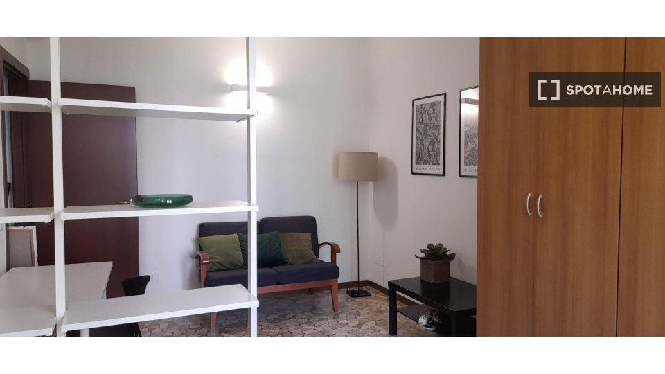 Immagine 17 di Ufficio in affitto  in Via Giambellino a Milano