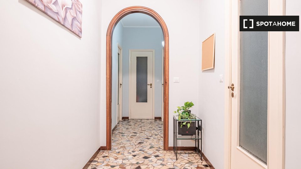 Immagine 14 di Camera condivisa in affitto  in Via Angera a Milano