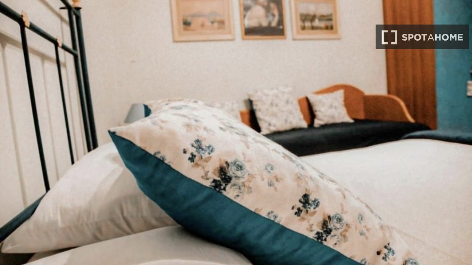 Immagine 14 di Camera condivisa in affitto  in Via Salvator Rosa a Napoli