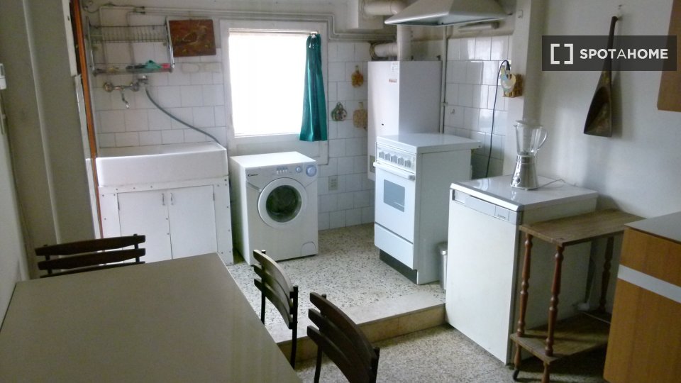 Immagine 13 di Camera condivisa in affitto  in Via Palestro a Bologna