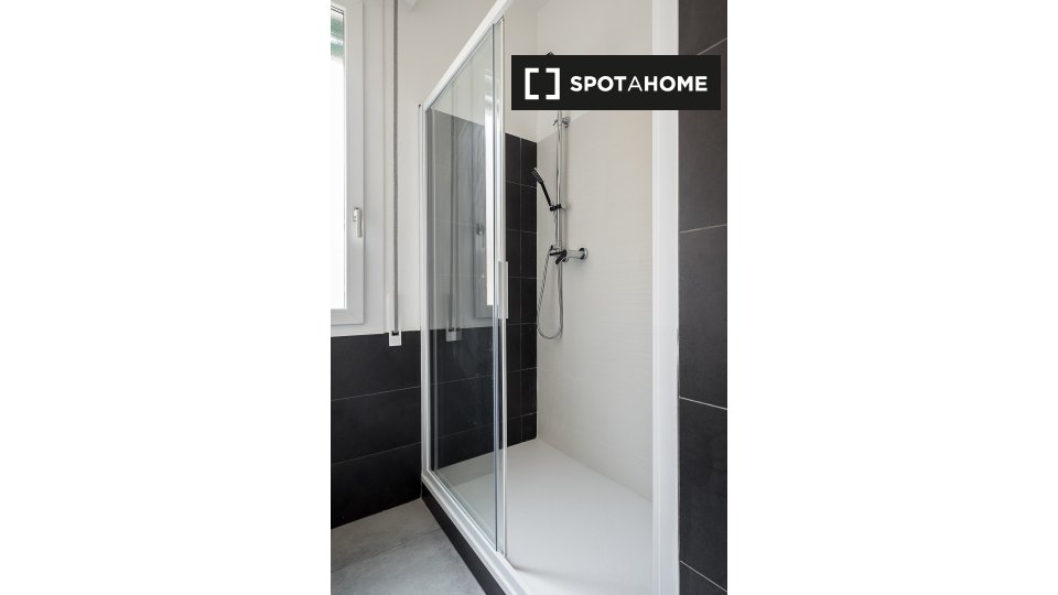 Immagine 14 di Appartamento in affitto  in Via Giovanni Lorenzo Bernini a Bologna