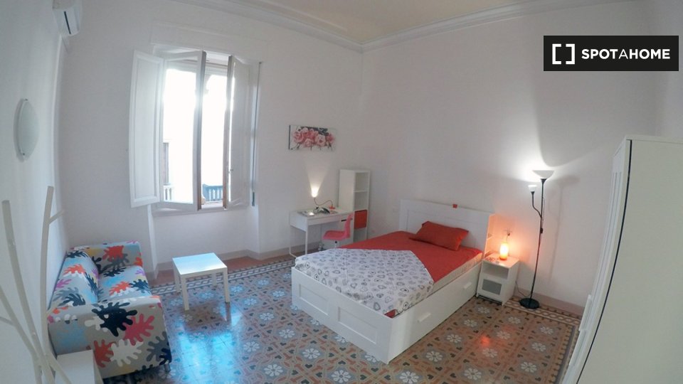 Immagine 2 di Camera condivisa in affitto  in Via Zara a Firenze