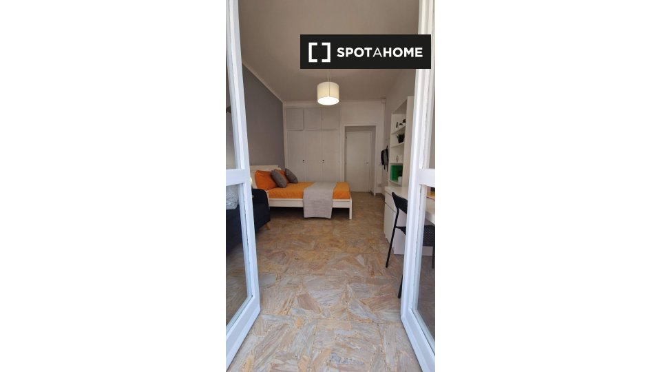 Immagine 2 di Camera condivisa in affitto  in Lungotevere di Pietra Papa a Roma