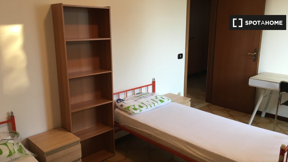 Immagine 11 di Camera condivisa in affitto  in Via Luigi Vestri a Bologna