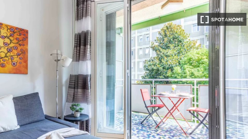 Immagine 5 di Appartamento in affitto  in Via Alcuino a Milano