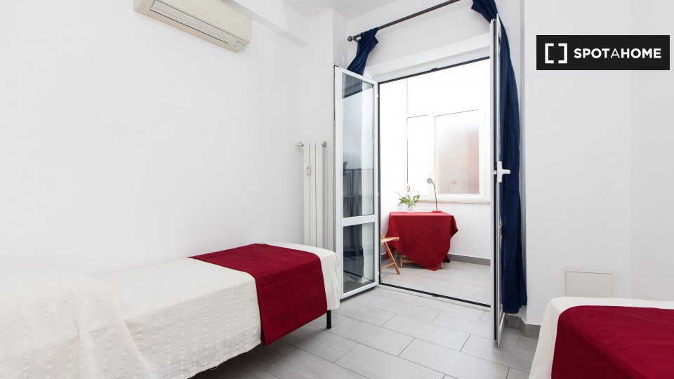 Immagine 17 di Appartamento in affitto  in Via Guido Guinizelli, 00152 Roma RM, Italy a Roma