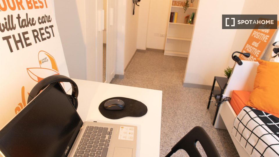 Immagine 16 di Camera condivisa in affitto  in Via Dante a Cagliari