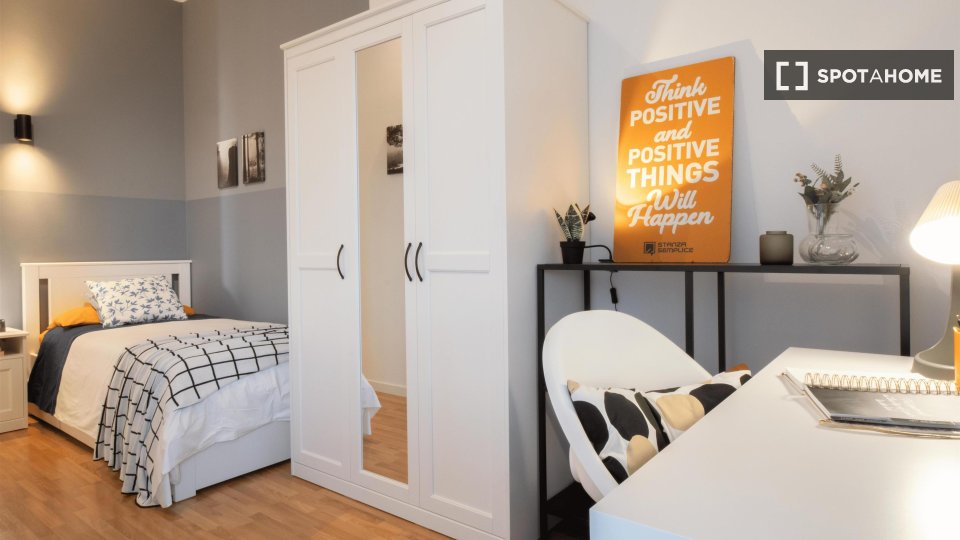 Immagine 1 di Camera condivisa in affitto  in Via Piobesi n. a Torino