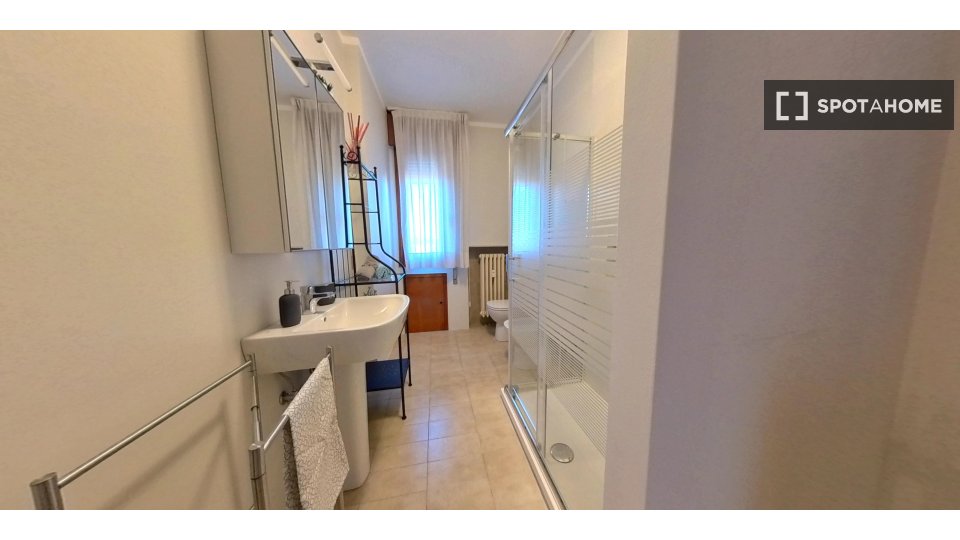 Immagine 19 di Camera condivisa in affitto  in via Vecchia a Padova