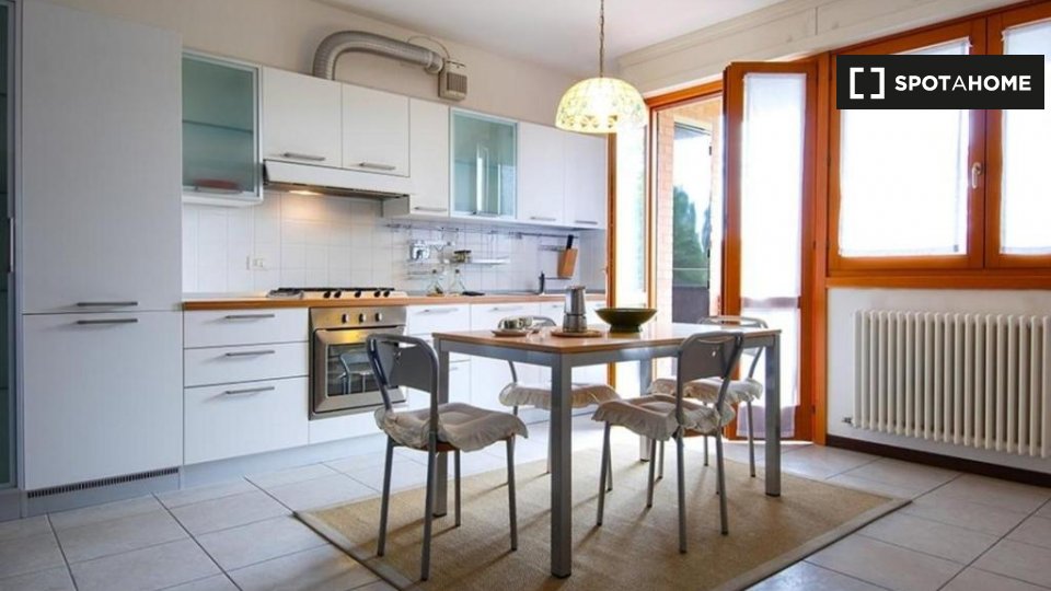 Immagine 2 di Appartamento in affitto  in Via Mario Fantin a Bologna