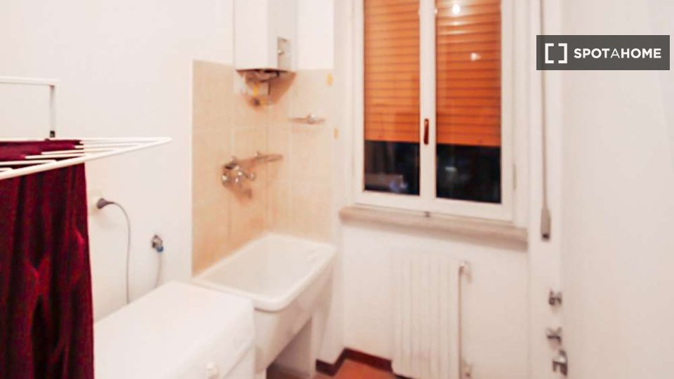 Immagine 8 di Camera condivisa in affitto  in Via Emilio De Marchi a Milano