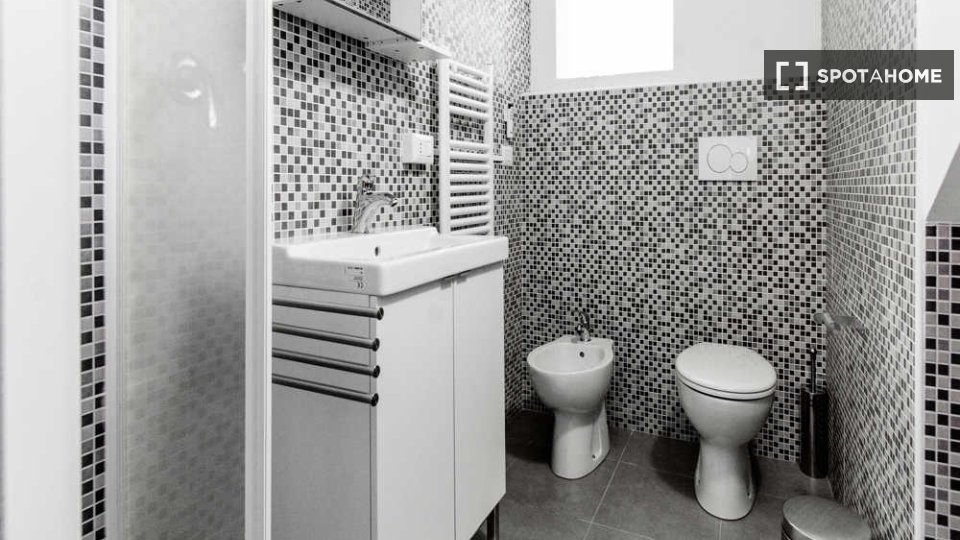 Immagine 12 di Camera condivisa in affitto  in Via Oreste Regnoli a Bologna